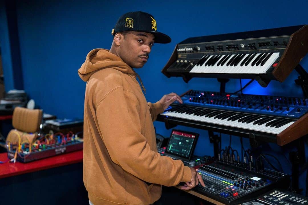 Red Bull Music Academyさんのインスタグラム写真 - (Red Bull Music AcademyInstagram)「Welcome to Detroit! Omar S is just one of many local artists rolling through the @redbullradio studio this week, while we’re also celebrating all things Motor City music on RBMA Daily.  Tune in to Omar S presents WFXHE tomorrow at 4pm ET on redbullradio.com — 📷 @newyorkcityvibe #omars #detroit」5月20日 23時29分 - rbma