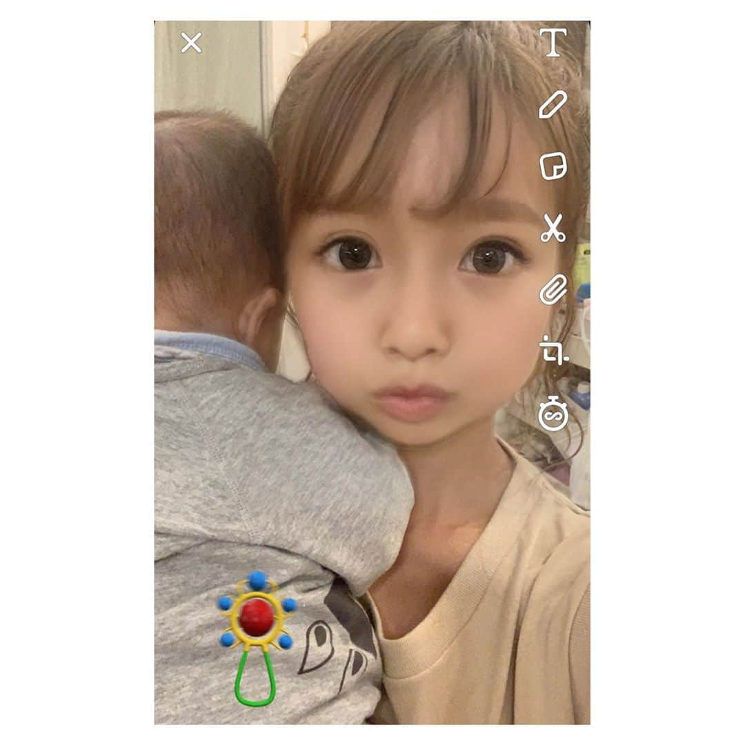 辻希美さんのインスタグラム写真 - (辻希美Instagram)「帰宅後…家族で今流行りの顔が子どもになるアプリで私もパシャリ…🤣笑  #今流行りの #子ども顔になるアプリ #snapchat #我が子に似てる #希空？ #青空？ #昊空？ #似てる #笑」5月20日 23時23分 - tsujinozomi_official