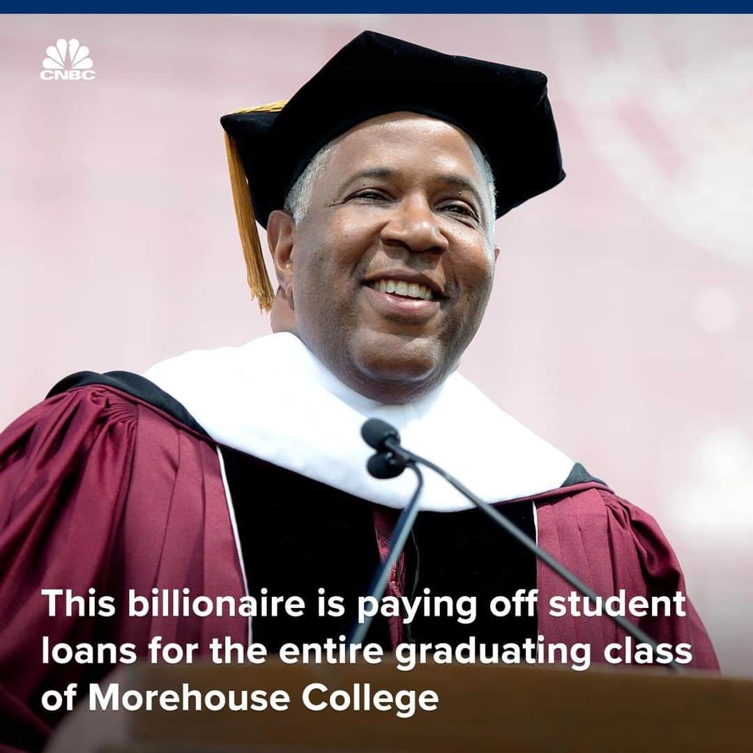 CNBCさんのインスタグラム写真 - (CNBCInstagram)「It was a moment that the 45 million Americans with student loan debt can only dream of. ⠀ ⠀ ▪During a commencement address, billionaire investor Robert F. Smith announced he would pay off debt for nearly 400 graduating seniors at Morehouse College, a historically black college located in Atlanta. ⠀ ⠀ ▪The total gift is estimated at $40 million, according to The Atlanta Journal-Constitution.⠀ ⠀ ▪The student loan burden for graduating seniors has been increasing, and average debt at graduation is around $30,000.⠀ ⠀ To read more about the gift, visit the link in bio.⠀ *⠀ *⠀ *⠀ *⠀ *⠀ *⠀ *⠀ *⠀ #studentloan #studentloandebt #loandebt  #highereducation #highered #robertsmith #billionaire #billionaires #morehouse #morehousecollege #hbcu #atlanta #business #businessnews #cnbc」5月20日 23時25分 - cnbc