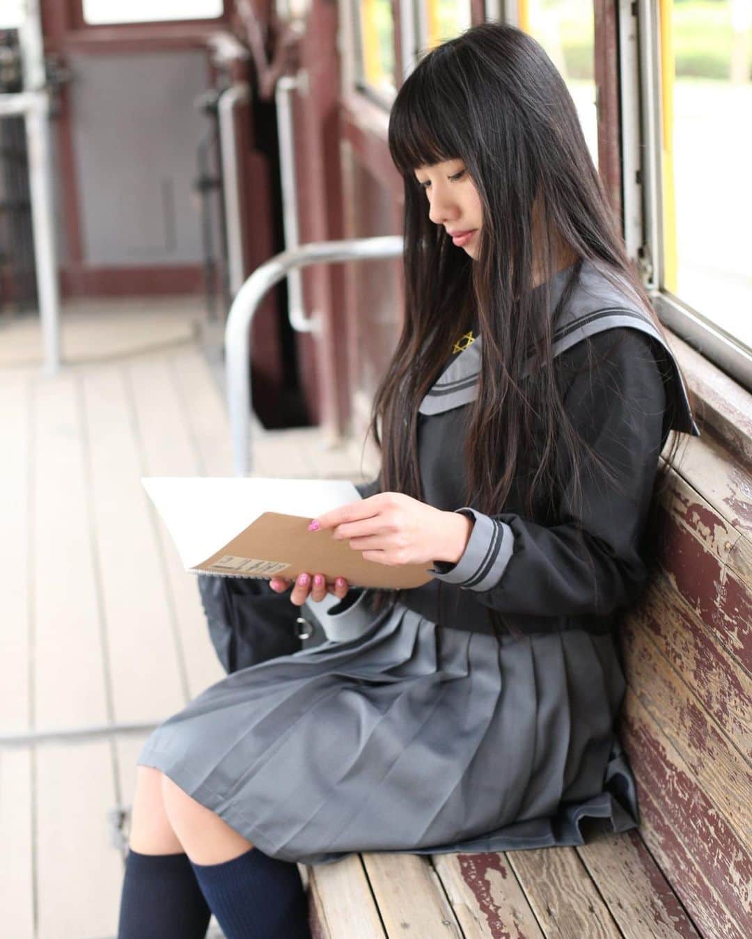 のインスタグラム：「おやすみなさい❤️ . #マシュマロ撮影会 #王子 #制服 #portrait #portraitphotography #good_portraits_world #lovers_nippon_portrait #portraits #jp_portrait部 #ポートレート #photography #写真好きな人と繋がりたい #ファインダー越しの私の世界 #instagood #fashion #photographer #photooftheday #東京カメラ部 #tokyocameraclub  #ポートレートしま専科 #japanesegirl #followme #ig_japan  #kawaiigirl #インスタグラマー  #女子高生」