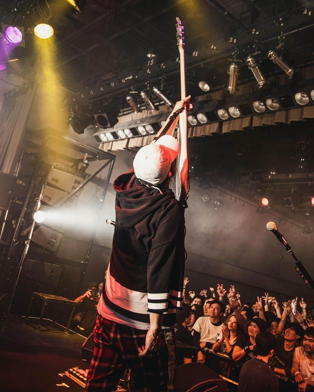 T$UYO$HIさんのインスタグラム写真 - (T$UYO$HIInstagram)「We Control -Suburban Tour2019- day3 高松オリーブホール この日は初めて全員がイヤモニで LIVEしてみた 演奏、コーラスはタイトになるけど LIVE感をつかむのが中々難しかったかなぁ… 日々チャレンジですな 集まってくれたみんなありがとう！ photo by @nekoze_photo  #thebonez #combatguitars  #msml#msmltokyo」5月20日 23時47分 - tsuyoshi_ptp