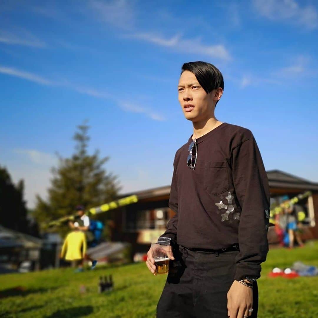 のインスタグラム：「Thank you for ur many birthday comments😊 I’m 32years young man now😜誕生日コメント沢山ありがとうございます♫もう32歳です。 あ、それと無事退院しました。お騒がせしました💦今年は、色々と確変な年になります！また御報告させていただきますんで、お待ちください。良い報告になるといいんだけど・・笑  #Iiyama #nagano #lifeisshort #skijumping #mylife #fashion #chromehearts #uniqlou #uniqlo #oakley #pitchmanr #飯山 #長野 #オークリー #人生は短い #常に爪先立ち #笑 #takutakeuchi 竹内択」