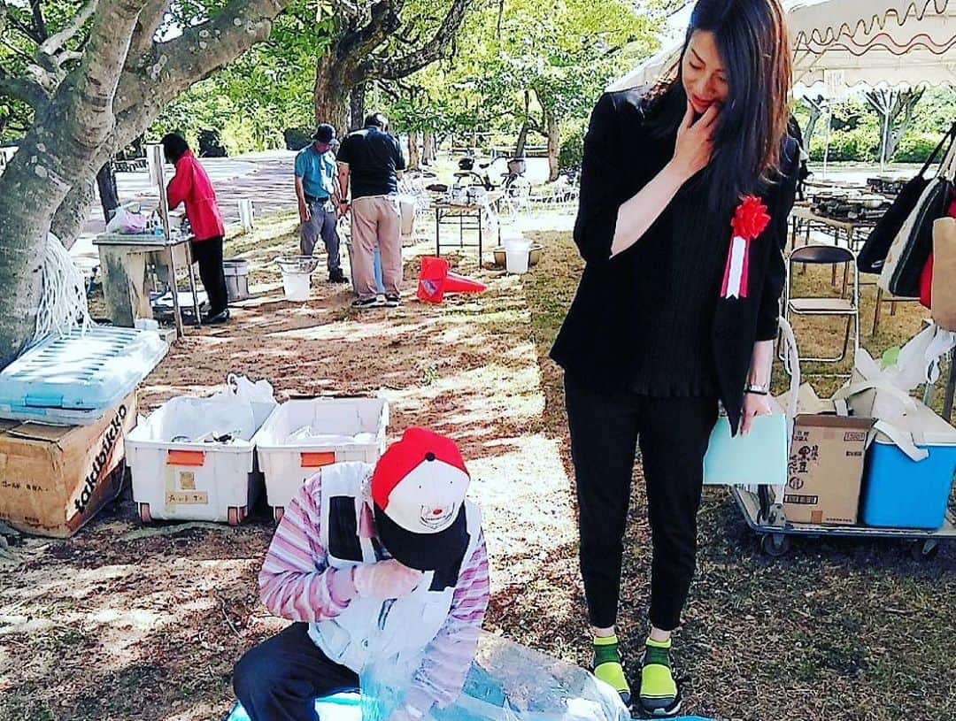 寺川綾さんのインスタグラム写真 - (寺川綾Instagram)「日曜日は、高松スポーツフェスティバル2019に参加させていただきました。 今回で2回目でしたが、今年もお天気が良く最高のスポーツ日和となりました。 沢山の方たちがこのイベントに参加されていて、大盛況👏 めちゃめちゃ濃い1日でした🤩 まずは、開会式から始まり➡️準備体操➡️うどんの生地を踏み踏み➡️メインのスイムレッスンへ🏊‍♀️続く...☀️ #高松スポーツフェスティバル2019 #うどん県 #色んなスポーツにチャレンジ #2年前のティーバッティングリベンジ #スイムレッスン #うどん作りレッスン」5月20日 23時43分 - terakawaaya_official