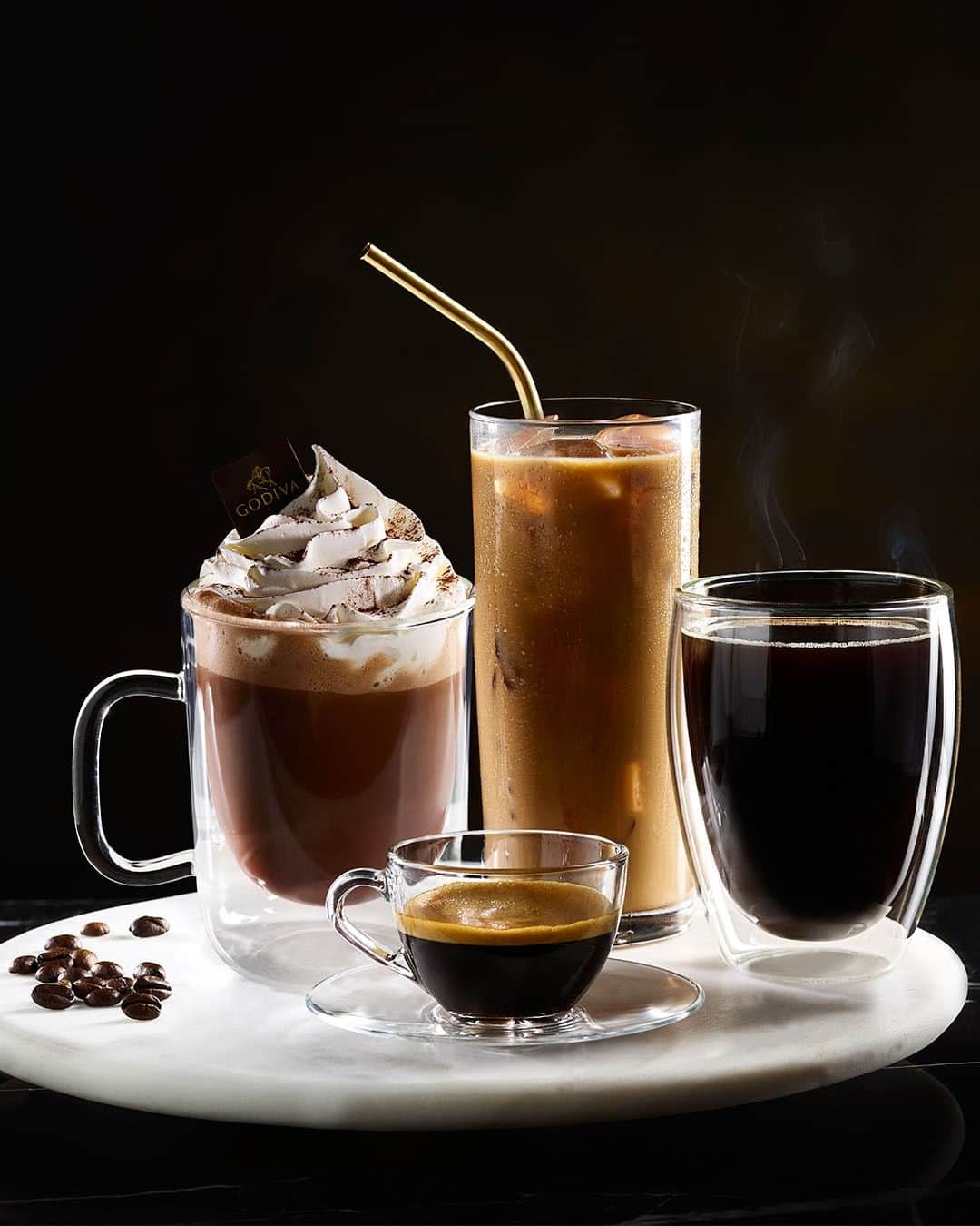 GODIVAさんのインスタグラム写真 - (GODIVAInstagram)「Cure the Monday blues with our NEW handcrafted coffee and espresso drinks. Available at GODIVA Cafés ☕❤️ #mondaymorning」5月20日 23時44分 - godiva