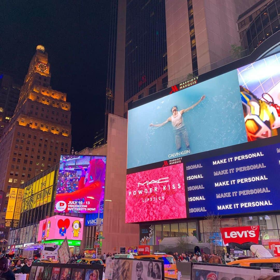 薮下柊さんのインスタグラム写真 - (薮下柊Instagram)「久し振りににタイムズスクエア🗽 : : 眠らない街やな〜😳 : : #nyc #ニューヨーク #タイムズスクエア #timessquare」5月20日 23時52分 - __yabushita_shu__