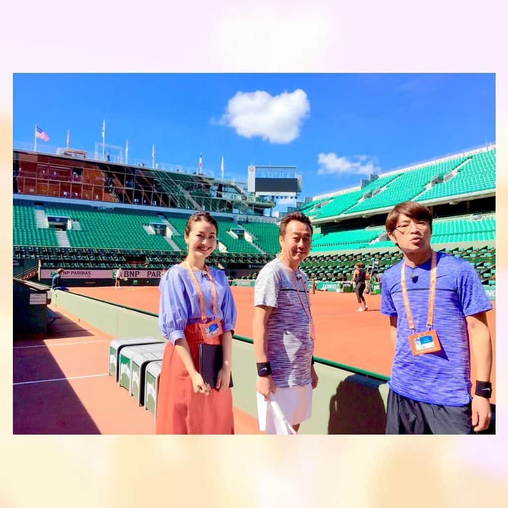 福田典子さんのインスタグラム写真 - (福田典子Instagram)「全仏オープンテニス🎾💓 . "モヤさま"ロケからの"さまスポ"ロケで、さまぁ〜ずさんたちのエアテニスで始まり、ローランギャロスのフィリップ・シャトリエ・コートの赤土に触らせてもらって…いろんな思い出が蘇ります🥺💓 . 試合状況などによって放送時間が変わりますので、ぜひホームページや番組表などで確認しながら、クレーコートでのグランドスラム"全仏オープンテニス"の熱戦をお楽しみくださいっ！ . . . #モヤさま #海外ロケも本当に楽しかった #🥺💓💓💓 #全仏オープン #全仏オープンテニス #テニス #tennis #frenchopen #sports」5月20日 23時58分 - norikofukuda212