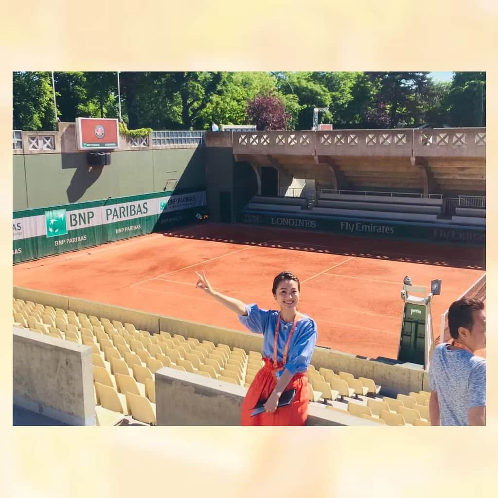 福田典子さんのインスタグラム写真 - (福田典子Instagram)「全仏オープンテニス🎾💓 . "モヤさま"ロケからの"さまスポ"ロケで、さまぁ〜ずさんたちのエアテニスで始まり、ローランギャロスのフィリップ・シャトリエ・コートの赤土に触らせてもらって…いろんな思い出が蘇ります🥺💓 . 試合状況などによって放送時間が変わりますので、ぜひホームページや番組表などで確認しながら、クレーコートでのグランドスラム"全仏オープンテニス"の熱戦をお楽しみくださいっ！ . . . #モヤさま #海外ロケも本当に楽しかった #🥺💓💓💓 #全仏オープン #全仏オープンテニス #テニス #tennis #frenchopen #sports」5月20日 23時58分 - norikofukuda212