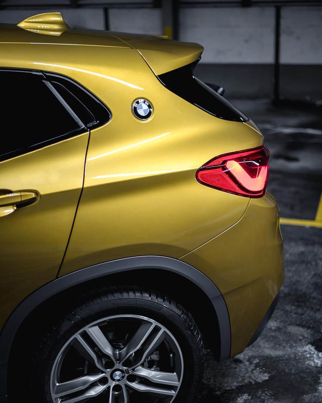 BMWさんのインスタグラム写真 - (BMWInstagram)「Forget thinking outside the box. Who needs a box in the first place?  The BMW X2. #BMWrepost @guenter.merk  #BMW #X2」5月21日 0時01分 - bmw