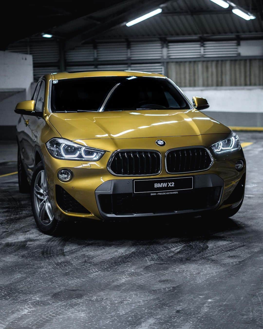 BMWのインスタグラム：「Forget thinking outside the box. Who needs a box in the first place?  The BMW X2. #BMWrepost @guenter.merk  #BMW #X2」
