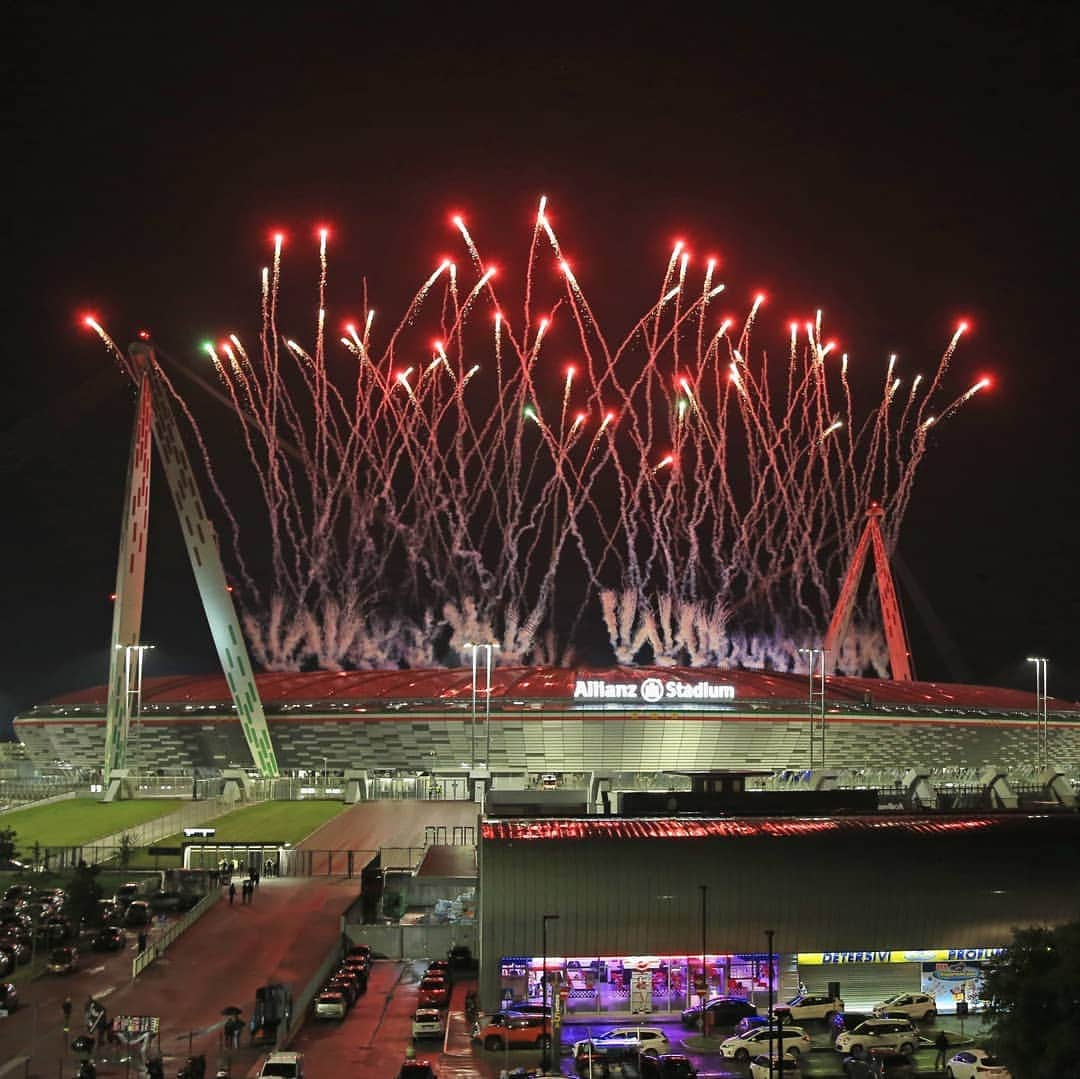 ユヴェントスFCさんのインスタグラム写真 - (ユヴェントスFCInstagram)「What a #W8NDERFUL show last night at our home! 😍🎆」5月21日 0時08分 - juventus