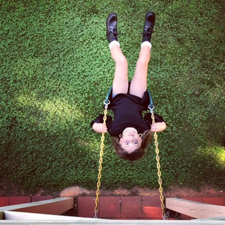 Angie Keiserのインスタグラム：「Me: why do you like swinging so much? 🤷‍♀️ Her: all my thoughts are happier when I’m flying through the air! 💁‍♀️ Me: see - aren’t you glad I made you wear shorts under that dress? 🤷‍♀️ Her: I’m not saying you weren’t right, but I’m not going to tell you that you were, either 🙅‍♀️」