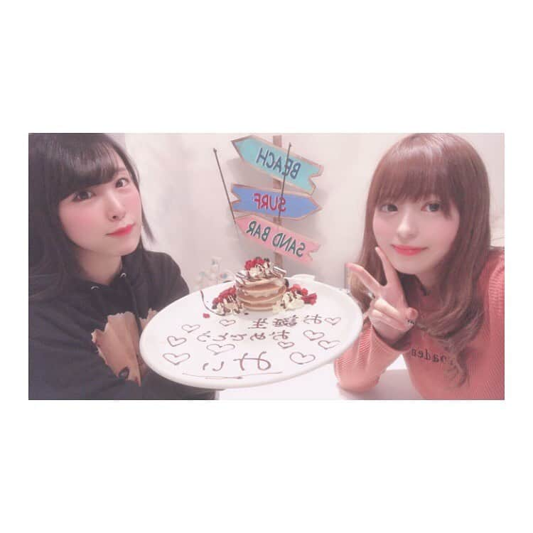 桜もこさんのインスタグラム写真 - (桜もこInstagram)「みぃのお誕生日お祝いしたよ🎂 少し遅れちゃったけど お祝い出来て良かった😭✨ @aleebeach_udagawa でお祝いしたけど可愛くて南国行った気分☺️❤️ #お祝い #aleebeach #cake #🎂 #お誕生日 #おめでとう #instagood #渋谷 #cafe #happy」5月21日 0時30分 - mokochan319