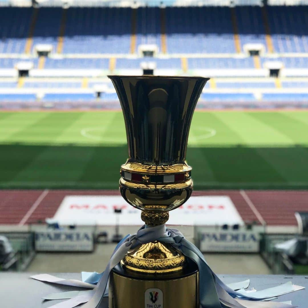 SSラツィオさんのインスタグラム写真 - (SSラツィオInstagram)「🏟 The cup is at the stadium waiting for you!  #VIC7ORY 🏆」5月21日 0時24分 - official_sslazio