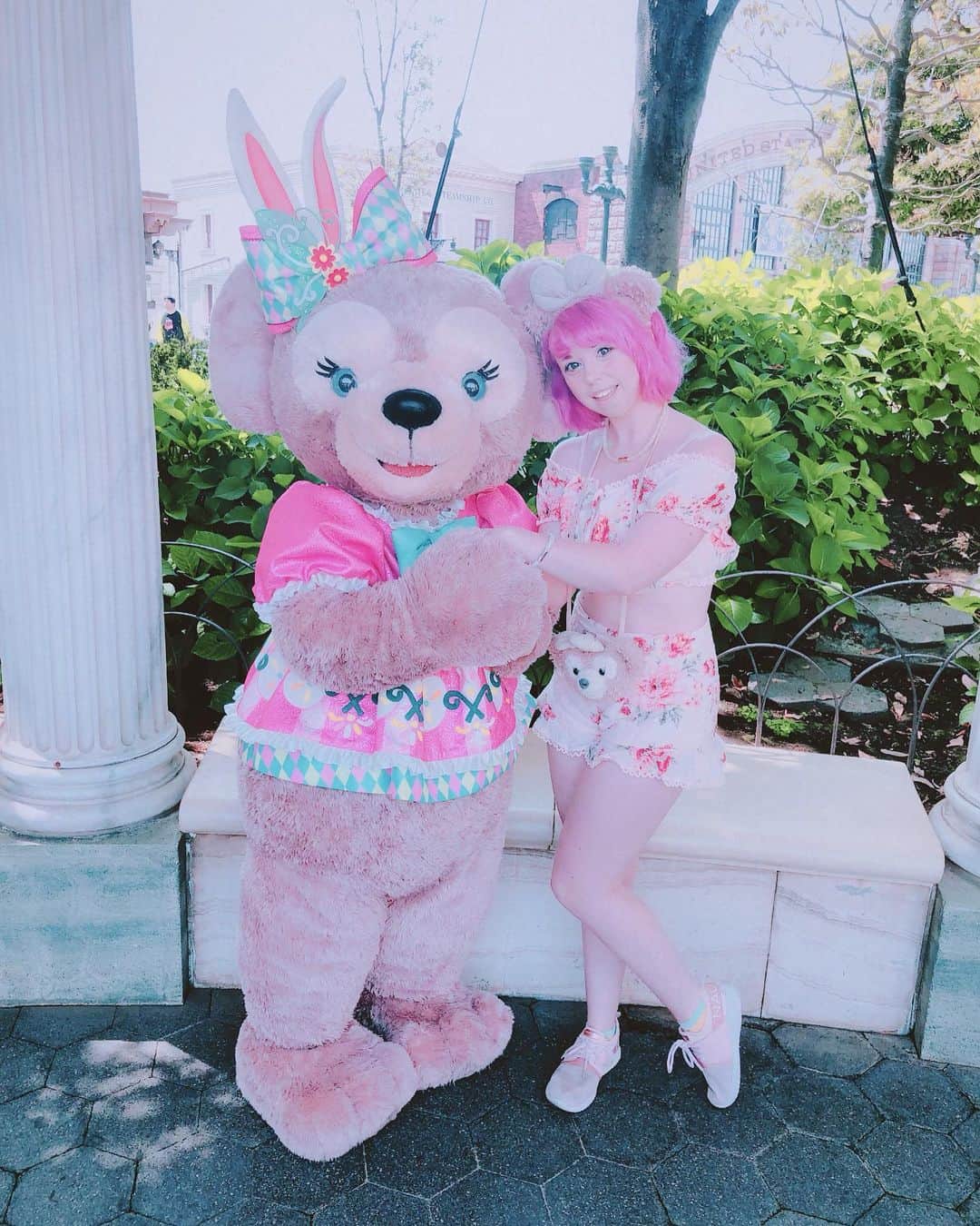 Elizabunnii エリザバニーさんのインスタグラム写真 - (Elizabunnii エリザバニーInstagram)「💖I had such a magical day at DisneySea the other day with my friends~!!💕✨ Shellie May’s Easter outfit is so so cute~!!😭💕💕 ⁣ 🎀I have classes on my birthday day, so I went to Disney at the weekend instead~💕🌺💝⁣ I’m so happy I got to spend the day with my friends & see my Disney faves & watch fun shows & eat cute food~!!🥺💕💗💖⁣ ⁣⁣ #disneylife #tokyodisney #tokyodisneysea #shelliemay #charactergreeting #disneyeaster #disneyears #disney #ディズニー #東京ディズニーシー #シェリーメイコーデ #シェリーメイ #ディズニーイースター #ディズニーイースター2019 #ディズニーライブ #ディズニー好き」5月21日 0時26分 - dollie.bunnie