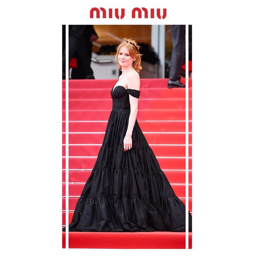 Miu Miuさんのインスタグラム写真 - (Miu MiuInstagram)「#EmilyBeecham in a #MiuMiu attending the première and photocall of “Little Joe”, and attending the Women night during the 72nd Annual Cannes Film Festival.  #MiuMiuCelebrities #Cannes2019」5月21日 0時29分 - miumiu