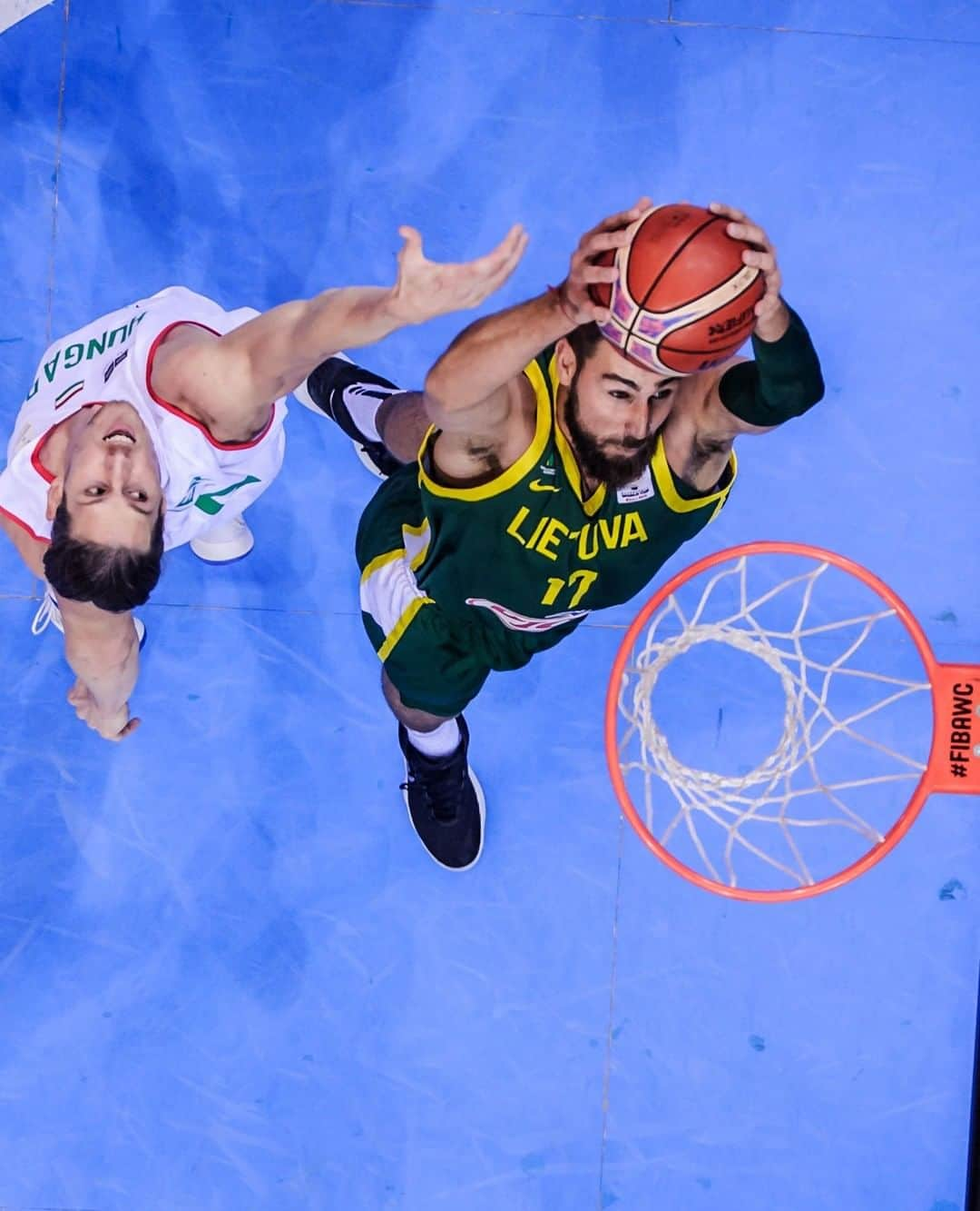 FIBAさんのインスタグラム写真 - (FIBAInstagram)「"Every time I step on a court wearing the 🇱🇹 jersey, I get goose bumps. It was always like that and I hope it will stay like this. Playing for the national team is the highest accolade for me." - @JValanciunas . #LietuvaGotGame @FIBAWC / #FIBAWC」5月21日 0時29分 - fiba