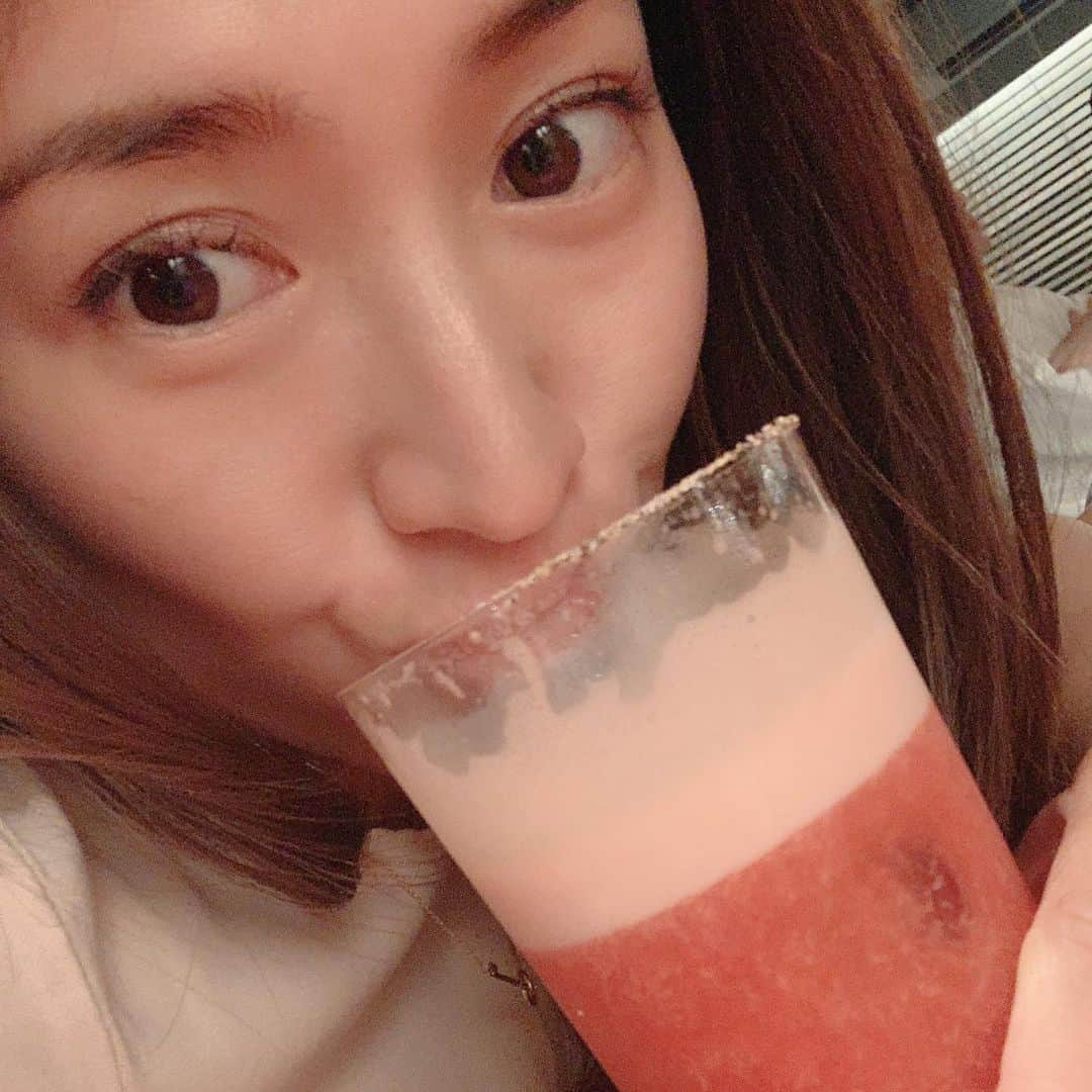 森下千里のインスタグラム：「思い出した。 好きなカクテル。 ブラッディメアリー🍅 絞って、美味しい。 . . #カクテル #ブラッディメアリー #美味しい #禁酒 #はじめました #酔わない程度に飲みます」