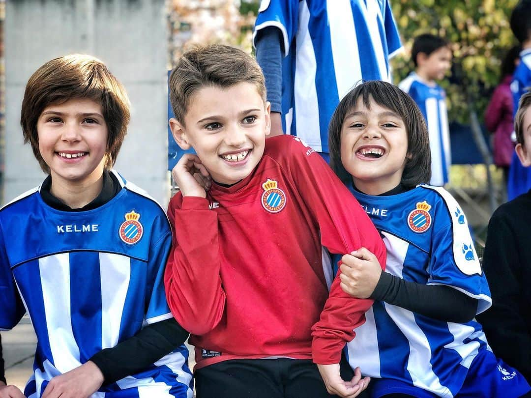 RCDエスパニョールさんのインスタグラム写真 - (RCDエスパニョールInstagram)「⚽ Aquest estiu, tecnifica’t amb l’Espanyol de Barcelona! - El Campus de Sant Adrià del Besòs es farà del 25 de juny al 26 de juliol. - El Campus a El Collell, del 30 de juny al 5 de juliol. Dirigits a jugadors nascuts entre el 2003 i el 2013. ⚠ Places limitades! 😃 Millora les teves habilitats tècniques i tàctiques amb nosaltres! Aprèn, evoluciona i diverteix-te amb els Campus que organitzem! 👉 Inscripcions, al nostre web! 📨 Per a més informació, podeu contactar a ciutat.esportiva@rcdespanyol.com o trucar al 934622198!」5月21日 0時40分 - rcdespanyol