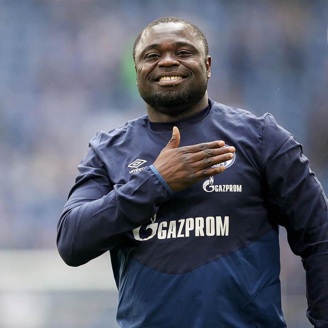 ゲーラルド・アサモアのインスタグラム：「Eine extrem schwierige und intensive Saison ist jetzt vorbei. Es war für alle Schalker nicht einfach in den letzten Monaten. Ich möchte wirklich allen – vor allem auch den Fans – #DANKE sagen, die da mit uns GEmeinsam durchgegangen sind. In guten wie in schlechten Zeiten: Ich bin immer stolz, ein Schalker zu sein!!! 💙💙💙🙌🏿🙏🏿 . . #S04 #Schalke #nurders04 @s04」