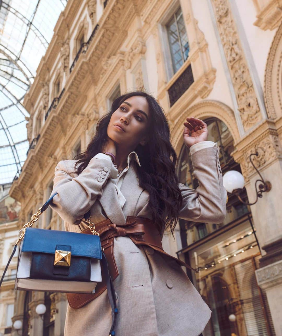 Tamara Kalinicさんのインスタグラム写真 - (Tamara KalinicInstagram)「City lights and city girl, enjoying the fast life with my @furla DIVA  #thefurlasociety #advertising」5月21日 0時45分 - tamara