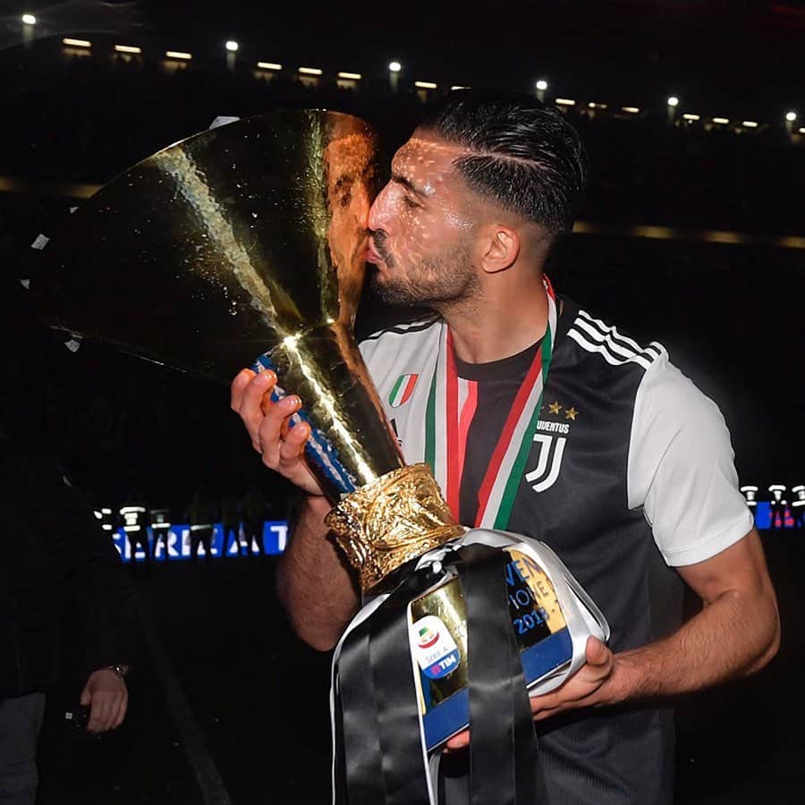 エムレ・カンのインスタグラム：「I cannot begin to express what it means to win the Serie A 🏆 in my first season with this amazing club.  This triumph belongs to my team mates, the fans and staff.  I would like to congratulate @andreabarzagli15 on an amazing career and I wish you all the best for the future amico 🙏  Also I would to take a moment to give a special mention to Mister Allegri. This incredible person has been such an influential piece of this clubs success over the years but also to my personal development in the last 12 months. It has been an honour to have played for you.  One more game to go to round off this season’s Serie A before we start preparing for the next. 💪 #ForzaJuve  Yours,  Emre  #EC23 #iCan #WeCan #Finoallafine」