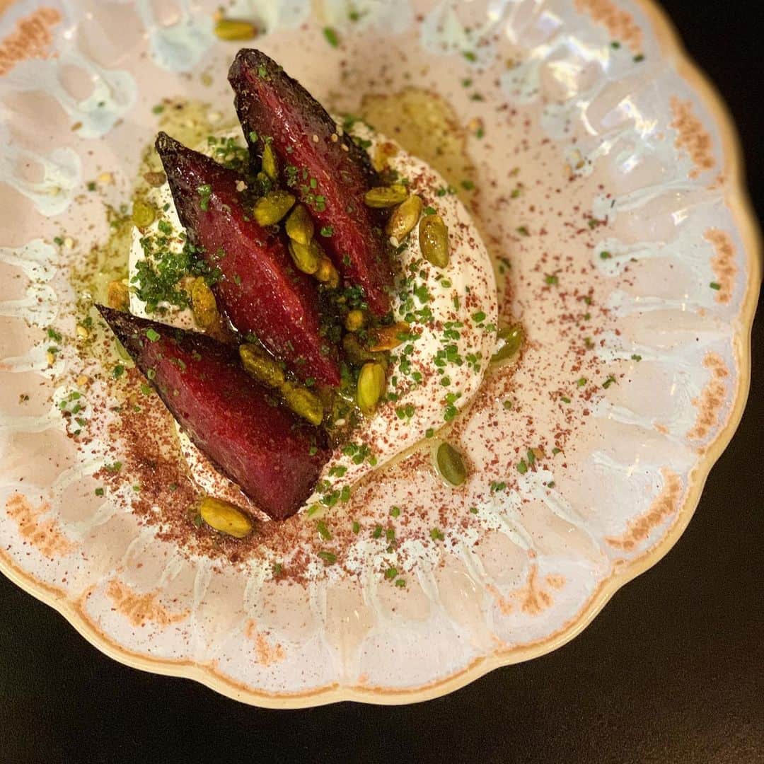 DOMINIQUE ANSEL BAKERYさんのインスタグラム写真 - (DOMINIQUE ANSEL BAKERYInstagram)「Beautifully charred red beets, over sweet and rich labne. Fried haloumi cheese. Steak tartar with a hint of mint. And a big smile from @yoni.saada and his team!」5月21日 0時58分 - dominiqueansel