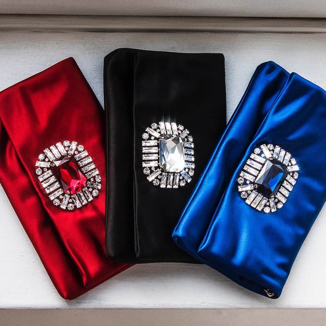 Jimmy Chooさんのインスタグラム写真 - (Jimmy ChooInstagram)「Our TITANIA clutch takes a starring role on our #INMYCHOOS shoot. Which colour will you choose?」5月21日 1時00分 - jimmychoo