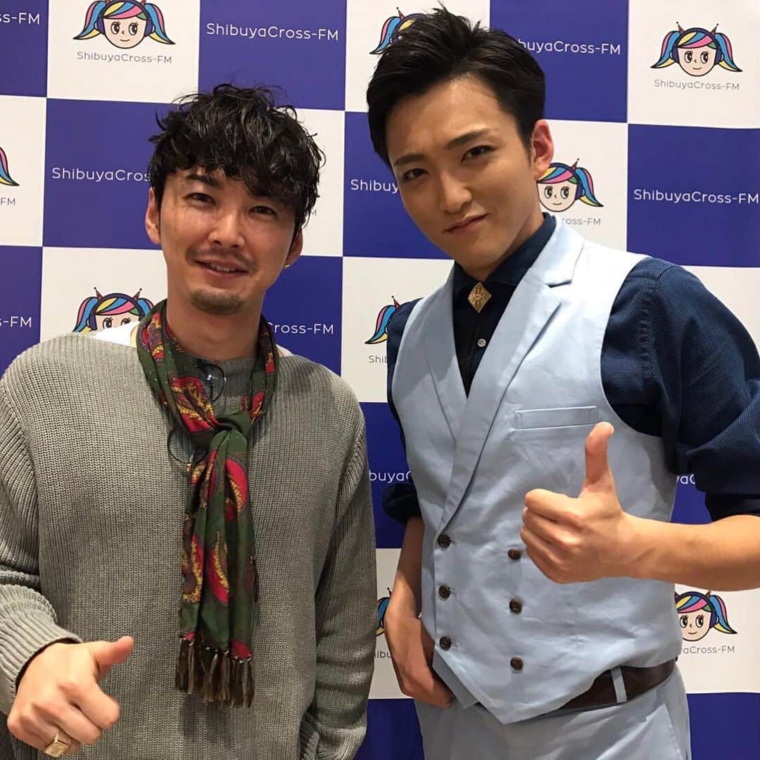 佐々木和也さんのインスタグラム写真 - (佐々木和也Instagram)「BLUES ALLEY JAPANに 活動休止中にたくさん勉強させてもらう為にLIVE行ってきました！ 「La La La Factory」 (T.sax/S.sax) #才恵加 さん(Vo)  #宮田悟志 さん (Vo/Uku) #Tomoki Sato さん (Key) #Penny-K さん ,  #瀧田敏広 (B) #滝元堅志 さん(Ds) #高尾俊行 さん(G) #木島靖夫 さん  勉強になりました。 刺激受けました。 自分があそこに立っていたら、どうするどう歌うか。妄想しまくりました。  そして宮田さん！！いつも優しくしてくださり本当にありがとうございます！！ 写真4.5.6枚目が懐かしく感じます！ ステージに立つどの瞬間も最高にかっこよかったです！  バンドメンバーに我らのたっきーが入ってて、たっきーに会えたのも最高だった(^｡^)！ そして木島さん(@ousay526 )！お写真ありがとうございます！これからも是非よろしくお願いします！  ご挨拶させていただいた、 高尾さん、Peenyさん、滝元(@kenshitakimoto)さん、ともきくん(@tomoki_musictraveler)ありがとうございました！  才恵加(@s_a_e)さんのsax素敵でした！ ご挨拶出来ずすいませんでした！  最高な音を聴かせていただきありがとうございました！  安倉先生！！いつもいつも僕みたいなバカの面倒を見てくれてありがとうございます！！！！ (マスクをつけて写ってしまいすいません！ 術後の為撮っていただいた方に、了解を得て写りました！) しっかり喉治して、 復活して、 自分自身が成長して、 SOLIDEMOに貢献できるように頑張る！！！！！！」5月21日 1時02分 - yuki_sasaki_67