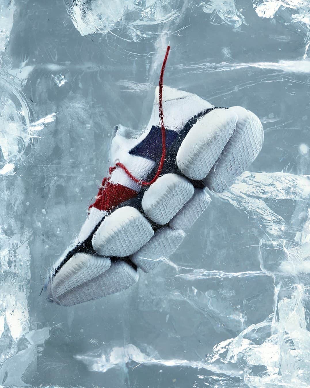 モンクレールさんのインスタグラム写真 - (モンクレールInstagram)「Bubble Sneakers - the must-have for your urban wardrobe.  _ Available at #Moncler stores and moncler.com.」5月21日 1時10分 - moncler