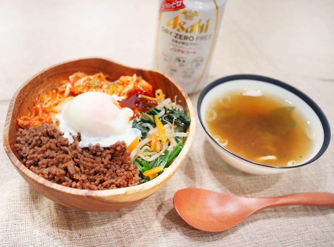 下田奈奈さんのインスタグラム写真 - (下田奈奈Instagram)「*﻿﻿ 今日は韓国料理😋🇰🇷﻿✨﻿ ﻿ ﻿ ﻿ ✔︎ビビンバ﻿﻿ ✔︎中華スープ﻿﻿ ✔︎ドライゼロフリー🍺﻿ ﻿﻿ ﻿ ﻿ 今日は簡単にできるどんぶり系がいいなと思ってて🍚﻿﻿ ﻿﻿ まだ作ったことのないものにしたいと思って﻿﻿ ビビンバを作ってみました〜🙌😆💓﻿﻿ ﻿﻿ ﻿﻿ 最近ハマってるノンアルコールビール🍻﻿﻿ 今日はアサヒの#ドライゼロフリー ﻿﻿ ﻿ ほんのりスーパードライの風味がする気もするけど﻿ やっぱり本物とはちょっと違うなぁ😭笑﻿﻿ ﻿﻿ ﻿﻿ #おうちごはん #お家ごはん #お家ご飯 #簡単ごはん #デリスタグラマー #クッキングラム #cooking #韓国料理 #ビールに合う #ノンアルコールビール #奈奈メシ #olの晩ご飯」5月21日 1時13分 - shimodanana