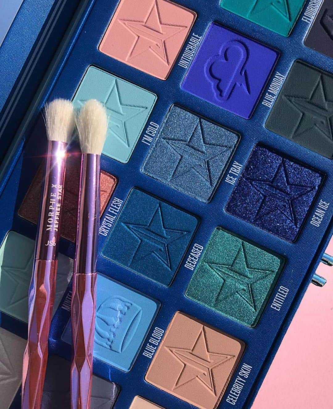 Jeffree Star Cosmeticsさんのインスタグラム写真 - (Jeffree Star CosmeticsInstagram)「Blend the blues of your dreams with our #BlueBlood palette 🥶💎 #jeffreestarcosmetics #morphexjeffreestar photo by: @x0xitsjess」5月21日 1時22分 - jeffreestarcosmetics