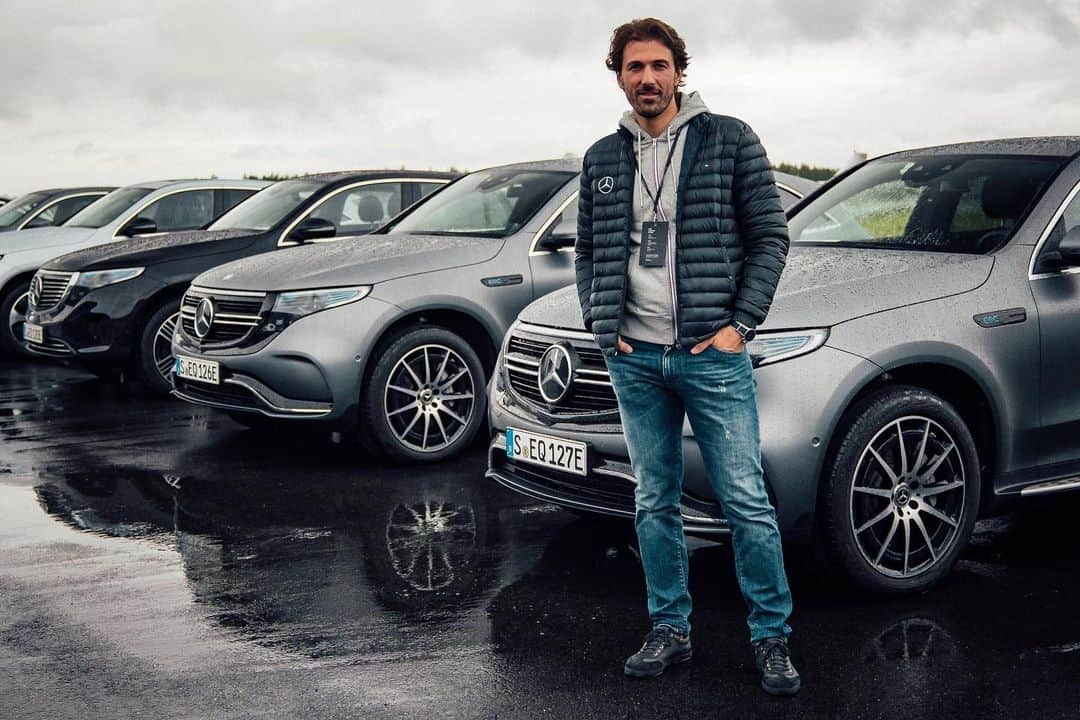 ファビアン・カンチェラーラさんのインスタグラム写真 - (ファビアン・カンチェラーラInstagram)「#tb to the @mercedesbenz #ECQ Brand Ambassdor Camp in Norway. Great to see the future of substainable transportation! #switchtoEQ #mb #mbfamily #mbamassador ———— EQC 400 4MATIC: Combined electric energy consumption: 20.8 – 19.7 kWh/100 km; combined CO2 emissions: 0 g/km. [mb4.me/nefz-electric]  @amyshorephotography @andimoisescu @andreea_badala @andreasgoliat @woelbchen @benistenes @cameliapotec @david__goffin @davideoldani @dominiquejardin @draho @eleftherios_petrounias @estebangtz @akawonderhs @felixtsmith @franziskaknuppe @mcnamara_s @garypaffett @guykawasaki @hugovau @irisalexandrov @janfrodeno @lace_jennywu @johnnyedlind @werlyb__ @kennethnguyen @laurawontorra @mads @mattiasklumofficial @mikehornexplorer @astromikemassimino @mirza_jahic @ralf.moeller @rikurantala @sfitzpatrick92 @sebelos @useless_dk @stefanhausl @svandoorne @tamarawarren @webb @tunnamilonoff @yemialchemist」5月21日 1時40分 - fabian_cancellara