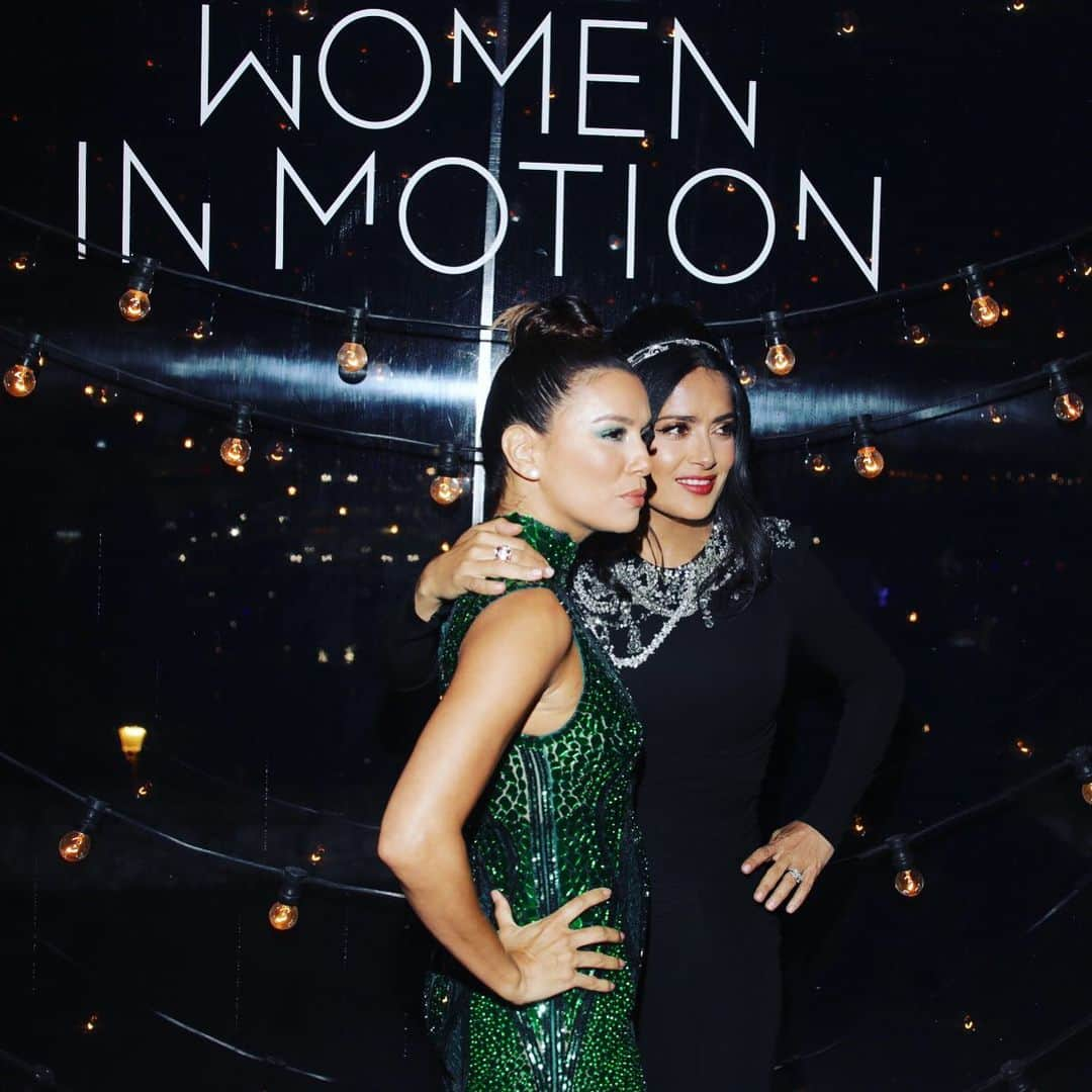 サルマ・ハエックさんのインスタグラム写真 - (サルマ・ハエックInstagram)「With @evalongoria last night at the #womeninmotion party in #cannes2019. Con Eva Longoria anoche en la fiesta de Women in Motion en Cannes.」5月21日 1時34分 - salmahayek