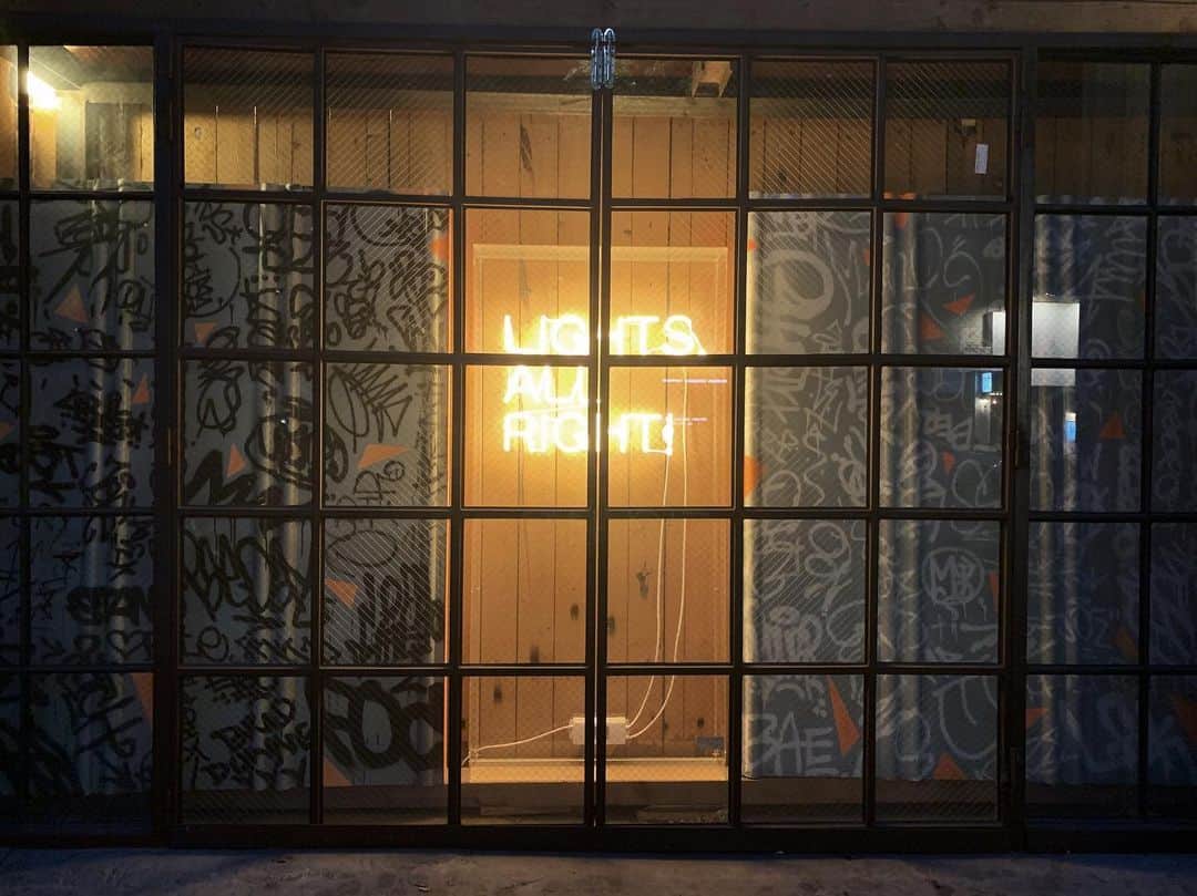YUMIKOさんのインスタグラム写真 - (YUMIKOInstagram)「1番見てみたかった #大林倉庫 アートの街 壁のアートは 日没で 見れなかった ・ #韓国 #聖水 #韓国カフェ #trip」5月21日 1時37分 - yumitasu1105