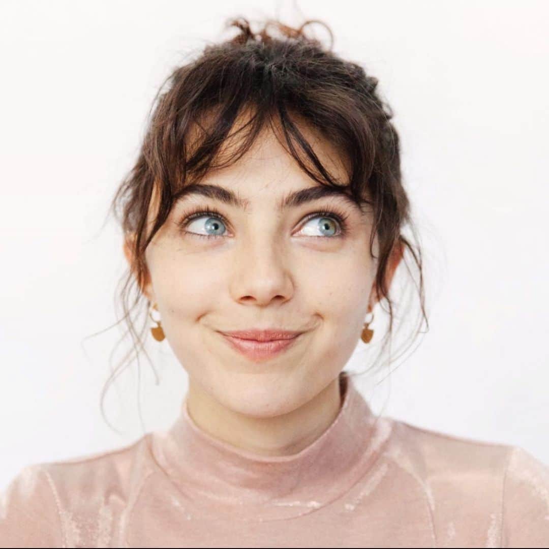 Amelia Zadroのインスタグラム：「Alllllllright let’s get this Instagram back up and rollin! 10 day posting challenges always help me re-find my flow on this platform. When I take a lot of time off, I come back and am just like W T F Do I wanna do on here ? So, Starting today, Let’s see what comes through. 1/10 ✔️」