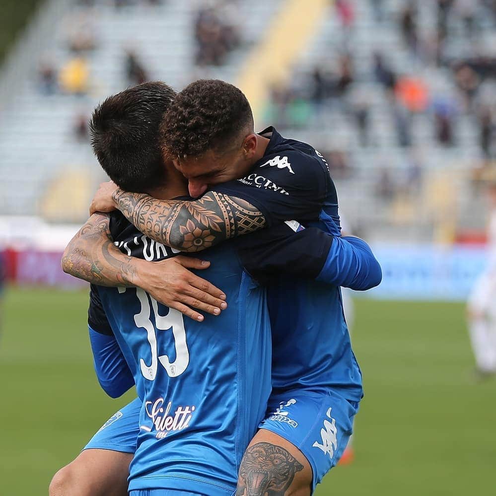 エンポリFCさんのインスタグラム写真 - (エンポリFCInstagram)「⚽⚽⚽ Il tris azzurro, il gol numero 5⃣ in campionato e l’esultanza di @gdilorenzo2 📸📸📸」5月21日 1時43分 - empoli_fc_official
