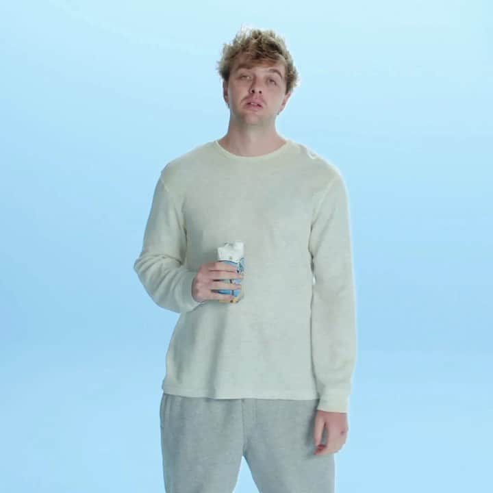 Vita Coco Coconut Waterのインスタグラム：「Monday’s are tough, let us help you out with that. #ImpossibletoHate」