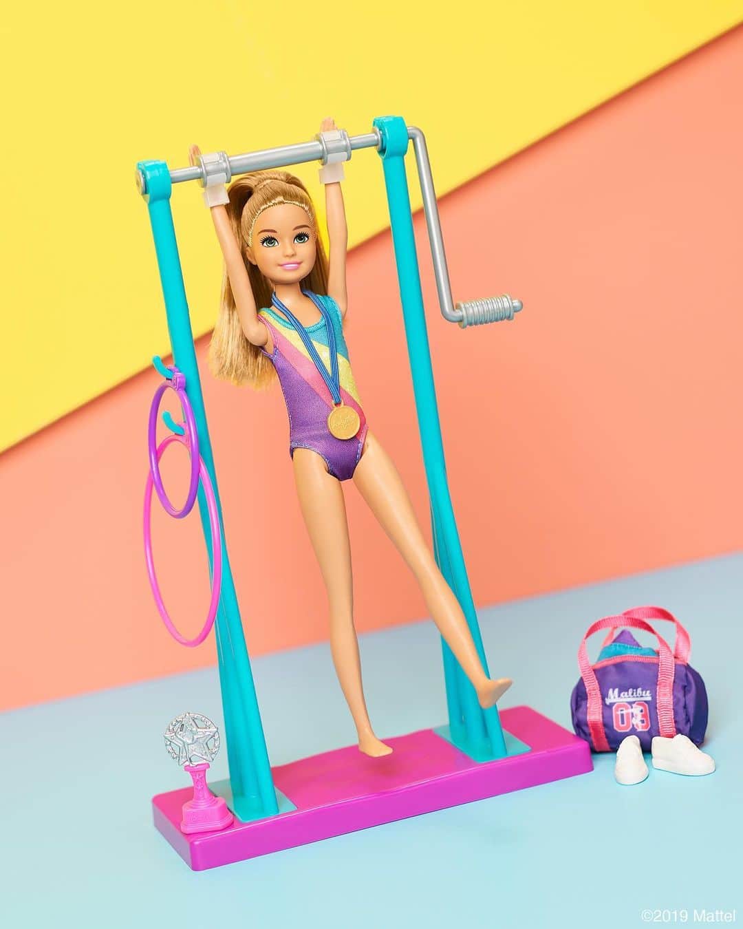 バービーさんのインスタグラム写真 - (バービーInstagram)「Aim high and stick the landing! 🏅⁣ ⁣ Shop the #Barbie Team Stacie Doll Gymnastics Playset now!⁣」5月21日 1時59分 - barbie
