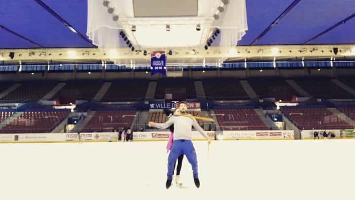 のインスタグラム：「Man she got issues... #instamood #instapic #instabid #videooftheday #coach #coachinglife #choreography #swordfight #icedance #icedancer #instagay #gay #cute #fight #lgbt #instafollow #followme #igers #igerslyon #igersoftheday #lyon #confluencr #work #ilovemyjob」