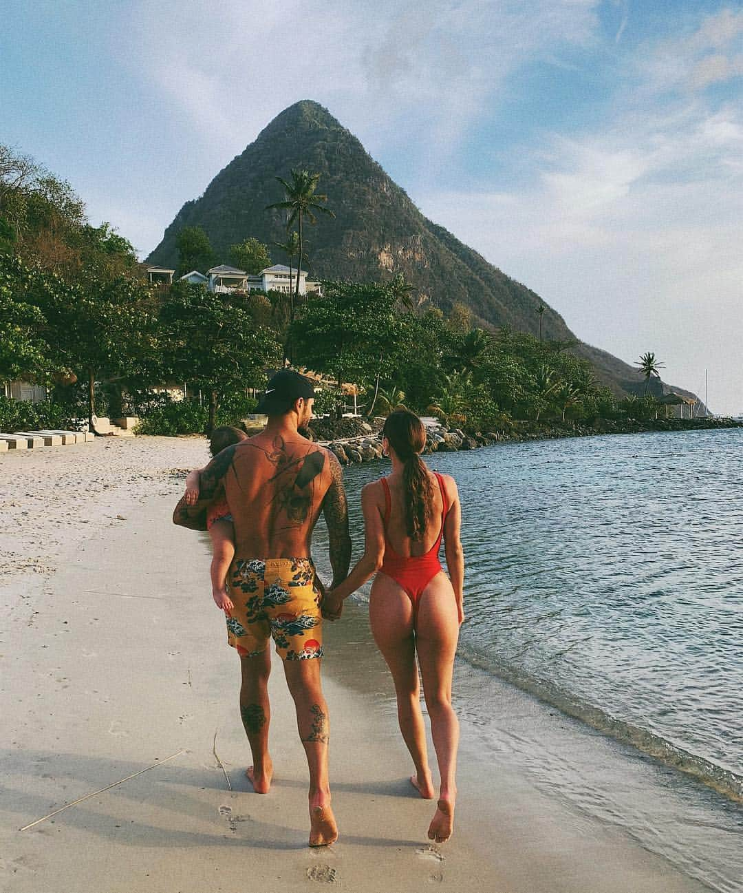 ホープ・ハワードさんのインスタグラム写真 - (ホープ・ハワードInstagram)「We just uploaded our St. Lucia travel Vlog so grab a snack and a drink! We put a lot of work into it and hope you enjoy. I also want to say thank you to each and every one of you who supports us it means the world!🙏🏽❤️⛰🇱🇨」5月21日 2時14分 - hopeisabelhoward