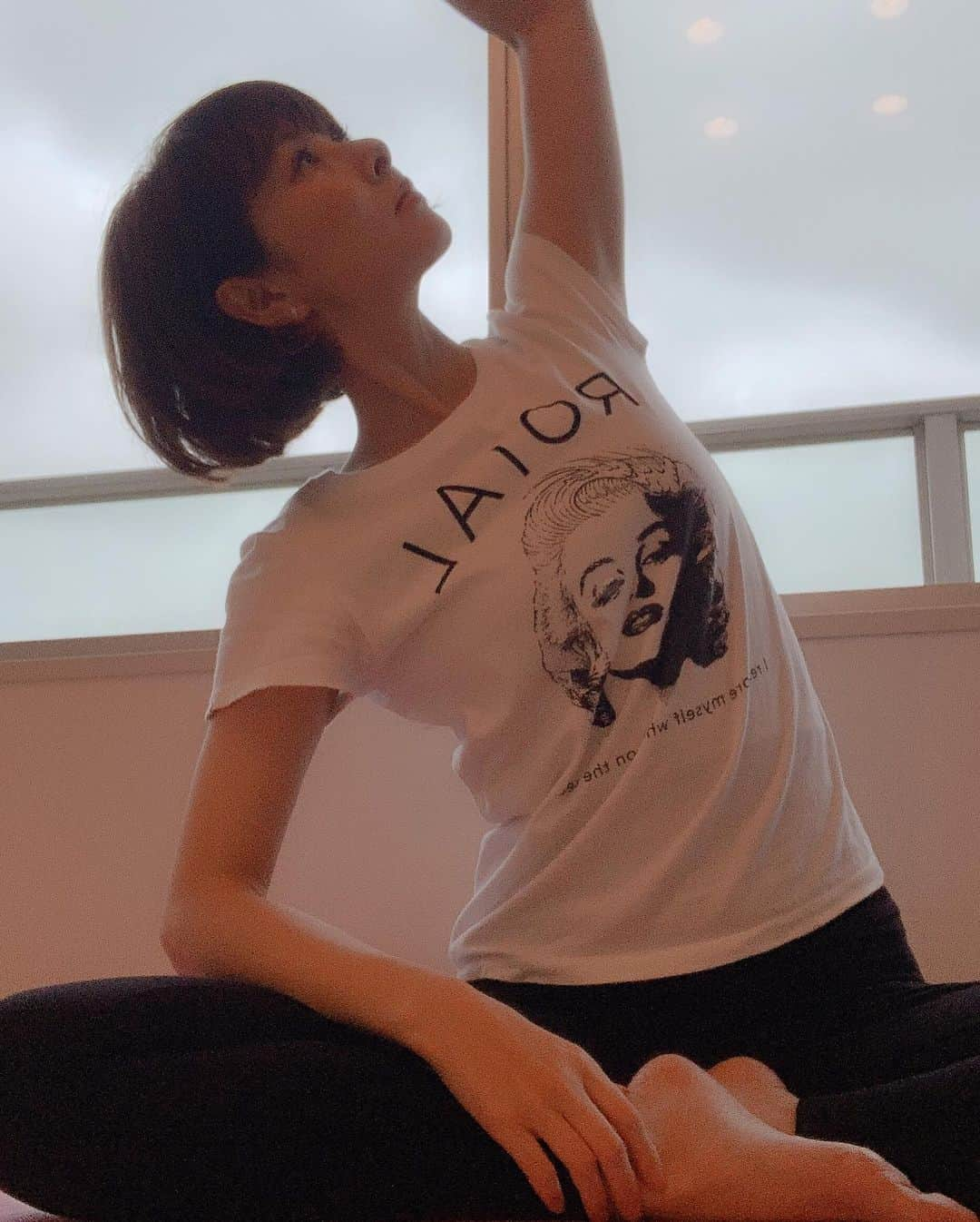 相沢礼子さんのインスタグラム写真 - (相沢礼子Instagram)「#yoga #yogateacher #yogagirl #yogaphotography  #ヨガ #ヨガレッスン  #ヨガインストラクター  #ヨガ好きな人と繋がりたい  #instagood #photooftheday #fashion #happy  #followme #fun #me #japan #love #japan  #写真好きな人と繋がりたい  #お洒落さんと繋がりたい  #セントフォース #フリーアナウンサー #ミス日本 #相沢礼子 #ありがとう #健康 #美容 #猫」5月21日 2時10分 - reikoaizawa828