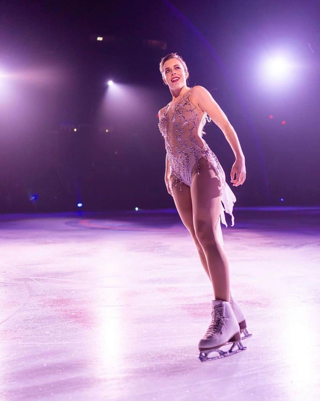 アシュリー・ワグナーさんのインスタグラム写真 - (アシュリー・ワグナーInstagram)「Wrapping up this last tour, I realize now more than ever that performing is when I feel the most empowered and strong. Skating has given me so many moments that I’m proud of, but nothing makes me feel more complete than being able take an audience and tell them a story. Thanks @oniceperspectives and @starsonice for this moment✨」5月21日 2時24分 - ashwagner2010