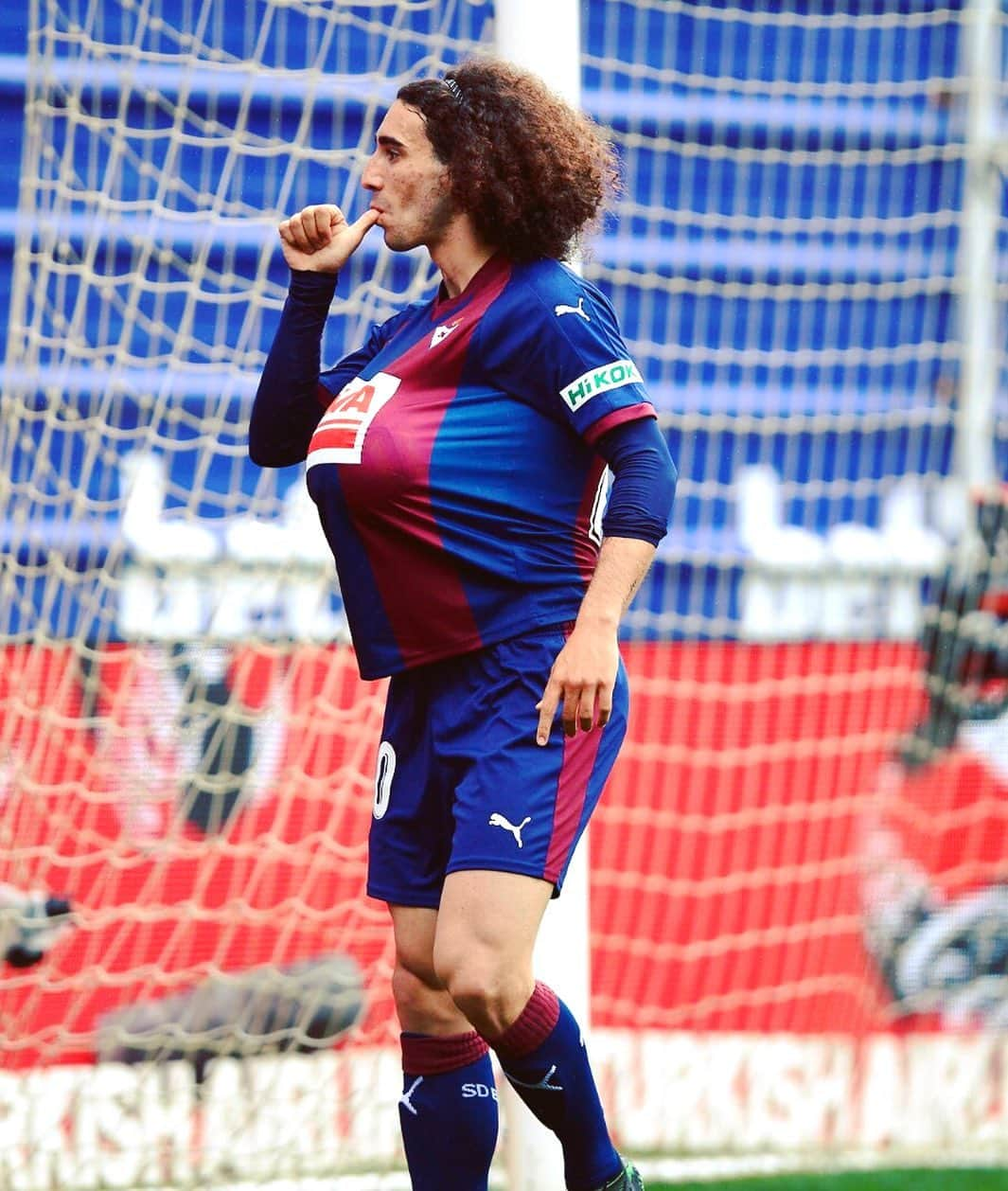 LFPさんのインスタグラム写真 - (LFPInstagram)「👀 CuCu! 👀 • #LaLiga #LaLigaSantander #Eibar #Cucurella #Football #Goals」5月21日 2時33分 - laliga