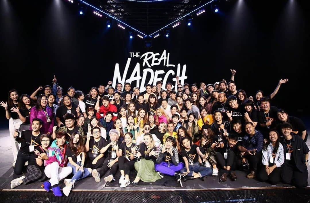 ウッラサヤー・セパーバンさんのインスタグラム写真 - (ウッラサヤー・セパーバンInstagram)「This team is major!! Thank you for having me na ka 🙏🏻🥰💕 #TheRealNadechConcert」5月21日 2時33分 - urassayas