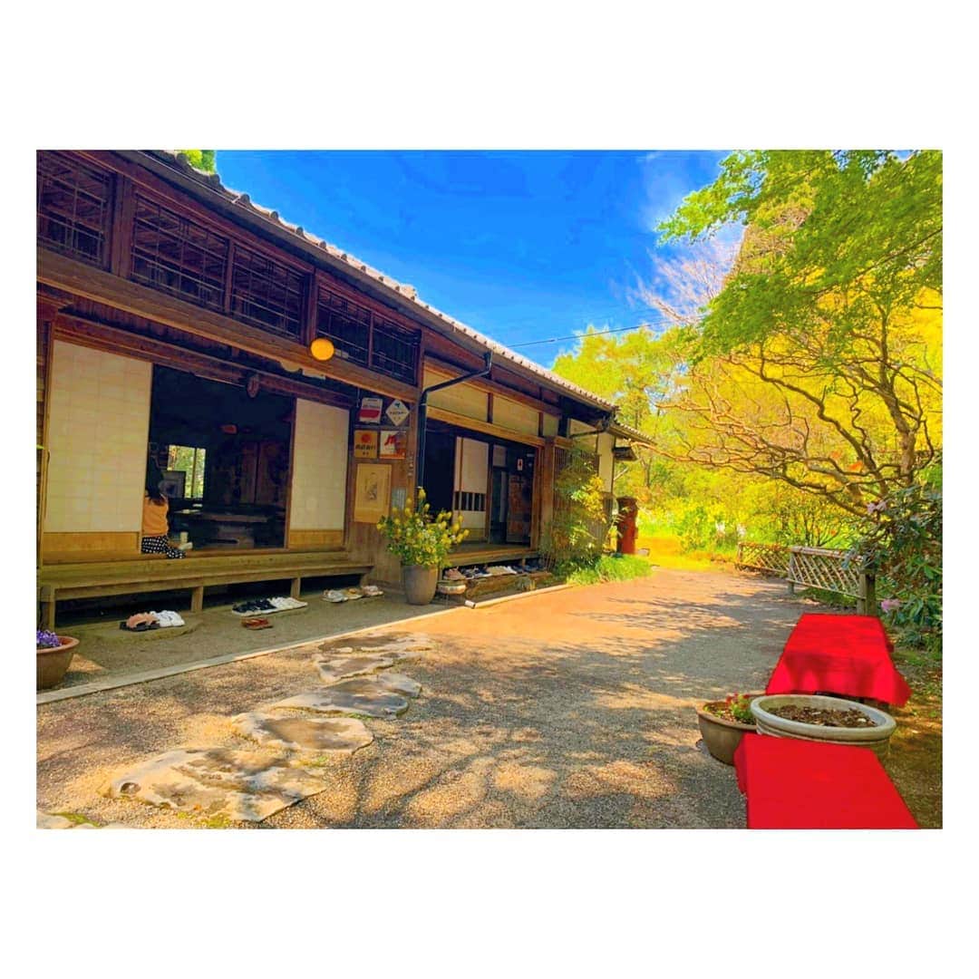 梁愛美のインスタグラム：「熊本遠征思ひ出@高森田楽保存会…😋🍴💕 ❥︎ ❥︎ #高森田楽保存会 #田楽 #郷土料理 #囲炉裏 #囲炉裏料理 #古民家 #縁側 #遠征 #熊本 #阿蘇 #熊本観光 #芸能人女子フットサル #梁愛美 #kumamotojapan #kumamoto #aso #expedition #OMIASHIchula #instagramjapan #instagrampic #instagood #foodstagrams #japanesehistory」