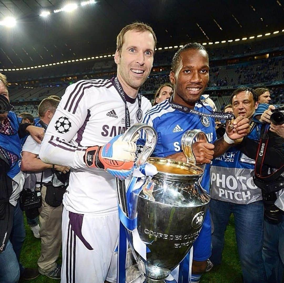 ディディエ・ドログバさんのインスタグラム写真 - (ディディエ・ドログバInstagram)「Hairs gone but friendship and memories  remain 😁 Happy birthday @petrcech @chelseafc 💙 #TheKingOfCleanSheet🙌🏾」5月21日 2時56分 - didierdrogba