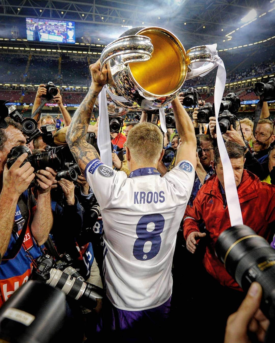 UEFAチャンピオンズリーグさんのインスタグラム写真 - (UEFAチャンピオンズリーグInstagram)「✍ Toni Kroos staying at Real Madrid until June 2023!⁣ ⁣ 2⃣0⃣1⃣3⃣🏆⁣ 2⃣0⃣1⃣6⃣🏆⁣ 2⃣0⃣1⃣7⃣🏆⁣ 2⃣0⃣1⃣8⃣🏆⁣ ⁣ #UCLfinal #UCL #RealMadrid」5月21日 3時07分 - championsleague