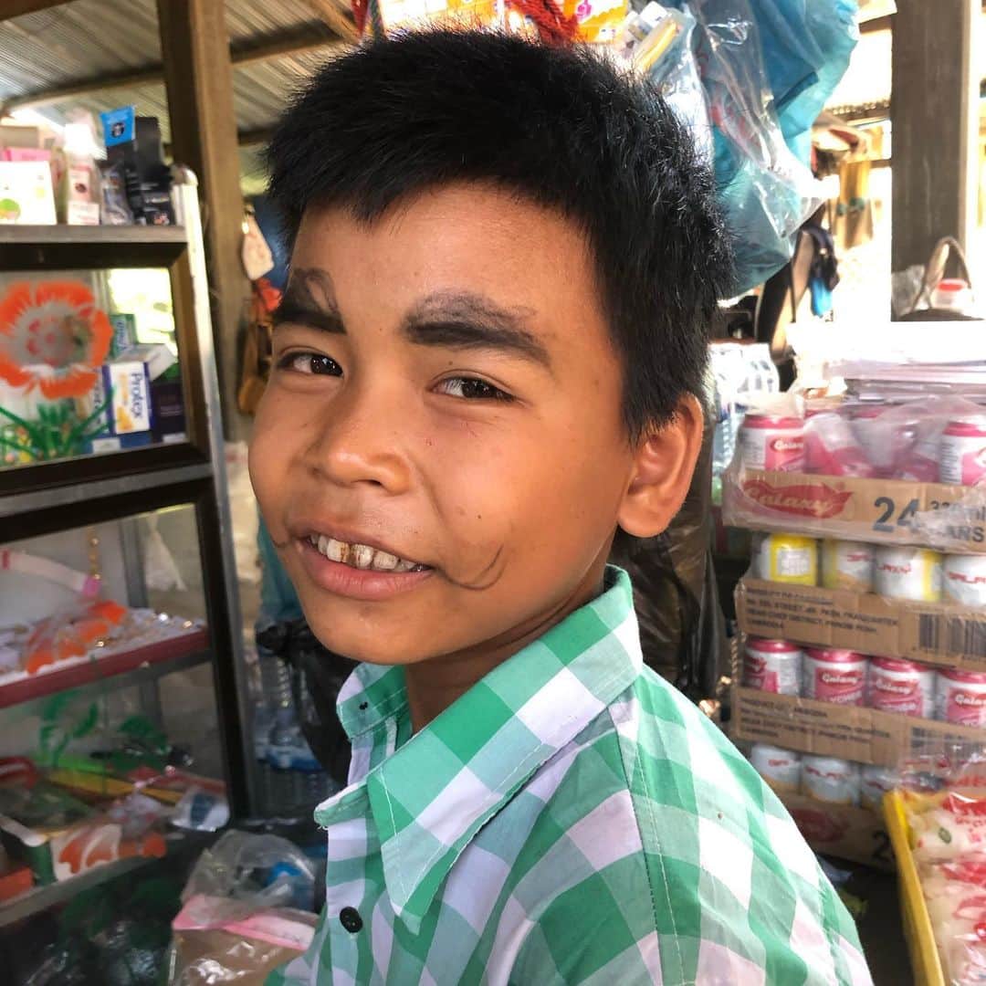 てっぺいさんのインスタグラム写真 - (てっぺいInstagram)「カンボジアのシェムリアップのトロペアントノ村へ。 観光とは違った冒険感。 異国感がすごい！ カンボジアの子供達は言葉通じなくても皆手を振り返してくれるし、人懐っこくてかわいい！ 帰るのが惜しくなるくらいいい人達ばかり！ #カンボジア #シェムリアップ #トロペアントノ村 #ナイスてっぺー」5月21日 3時00分 - nice_teppee