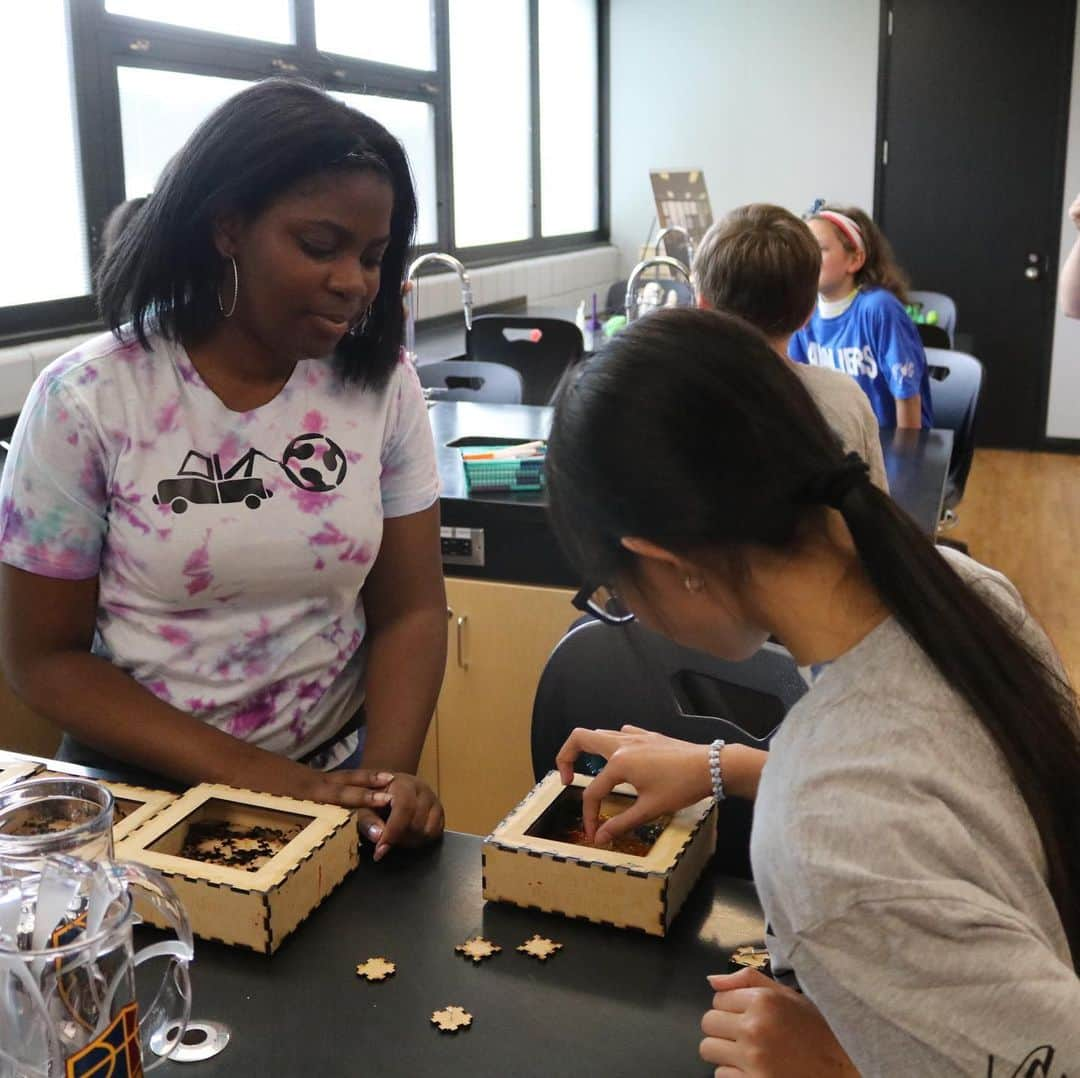 キャブスさんのインスタグラム写真 - (キャブスInstagram)「‪Excited to unveil another renovated STEM lab in our community - this time at CMSD’s East Professional Center!‬ ‪Through our partnership with @Goodyear, we’ve pledged $1 million of support to STEM programs in @akronschools & @CLEMetroSchools.‬ ‪#CavsCare‬」5月21日 3時01分 - cavs