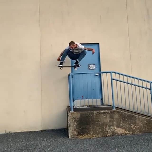 オルタモントのインスタグラム：「Snapping back into the week w/ @dakotaservold 💥 // 📹: @aaronjawshomoki // #CFADC」